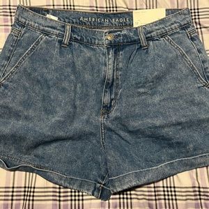 American Eagle Pleated Mom Short